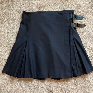 Burberry London knee length black pleated kilt with buckles